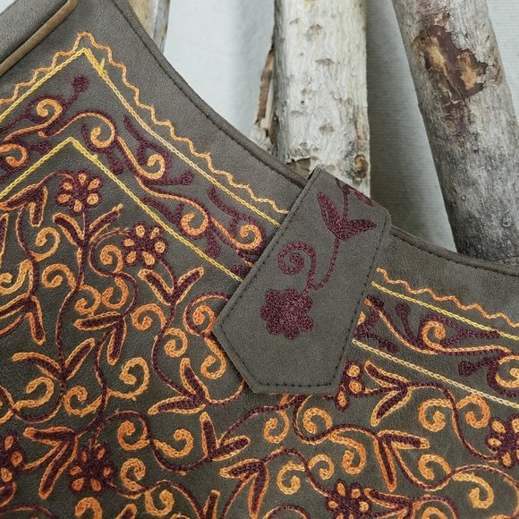 TONI Embroidered | Unique | Large Cross-Body Leather Bag - Picture 15 of 16